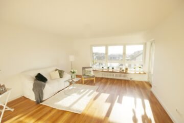 Frisch renovierte Wohnung und die neue Mieterin im Glück, 45219 Essen, Etagenwohnung