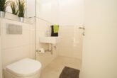 Frisch renovierte Wohnung und die neue Mieterin im Glück - Gäste-WC