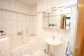 Verkauft in nur 14 Tagen - Wohnen und Arbeiten zu Hause - Bad mit Badewanne und Dusche