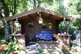 Verkauft in 76 Tagen - Wohn- und Gewerbeimmobilie - Blockhaus im Garten