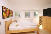 Eine spezielle Großzügigkeit an Raum und Platz! provisionsfrei - Einliegerwohnung: Schlafzimmer